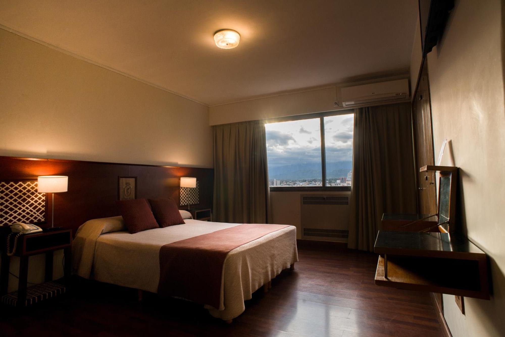 Hotel Victoria Plaza Salta Exterior photo