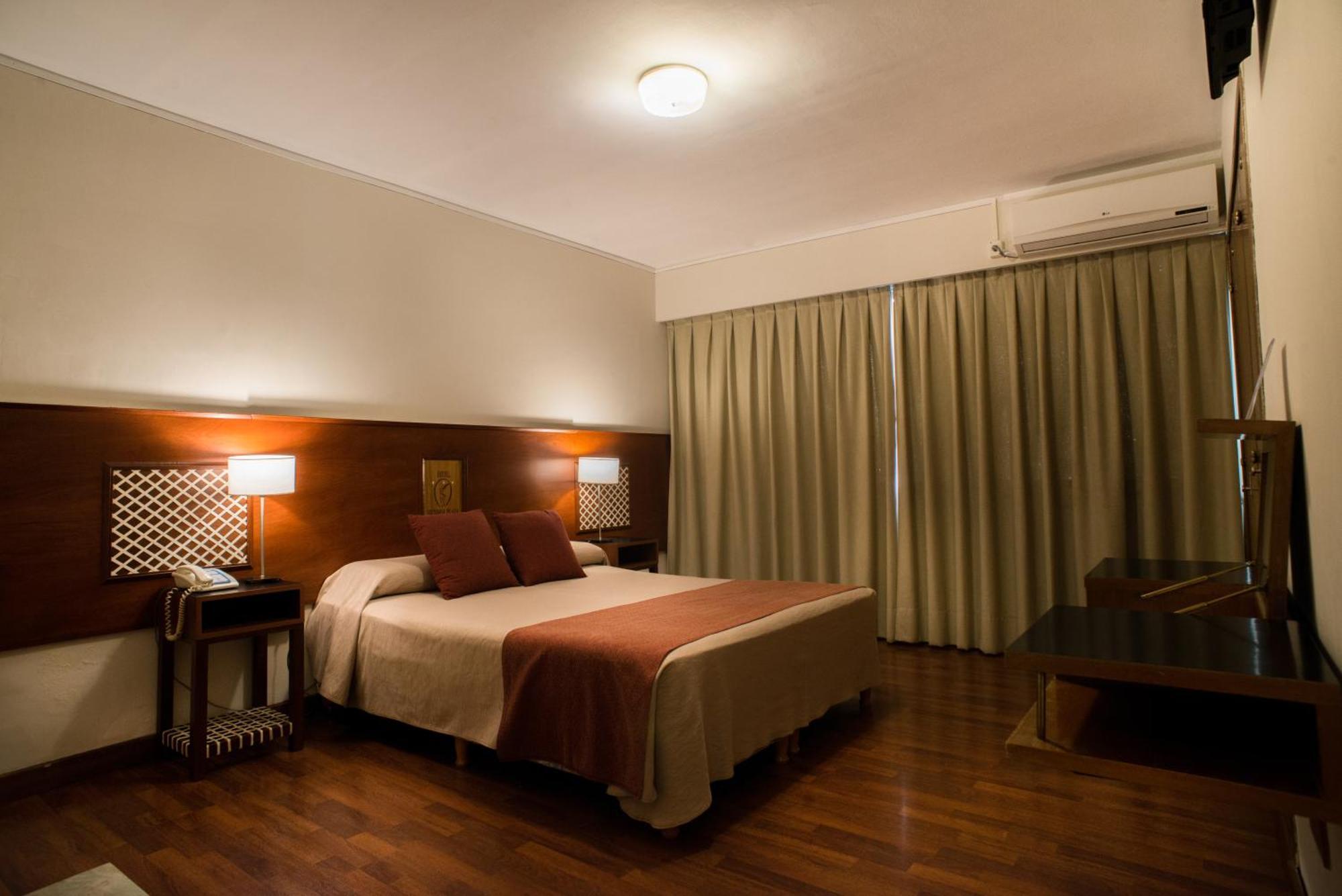 Hotel Victoria Plaza Salta Exterior photo